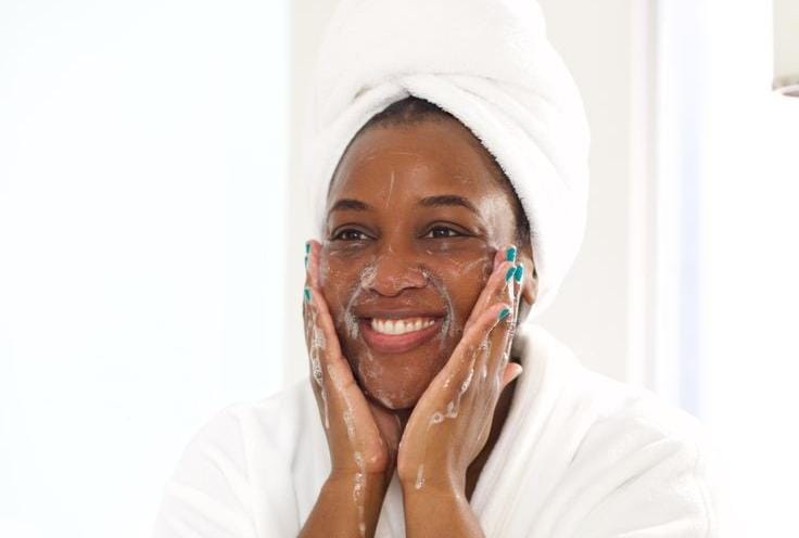 6 Rekomendasi Gel Cleanser yang Mengatasi Permasalahan Skin Barrier, Ampuh Usir Bruntusan dan Wajah Kusam!
