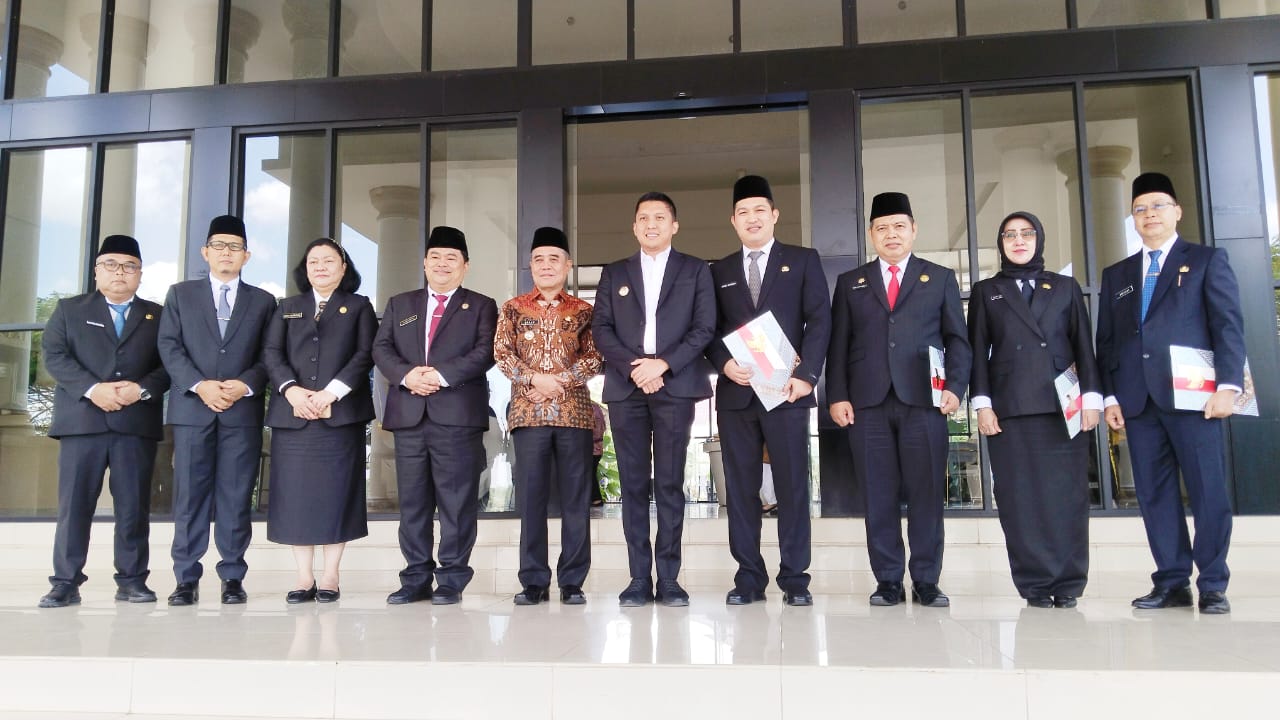 Bupati Ogan Ilir Lantik 8 Pejabat Berstatus PLT Menjadi Defenitif, Ingatkan OPD Tingkatkan Kualitas Kerja