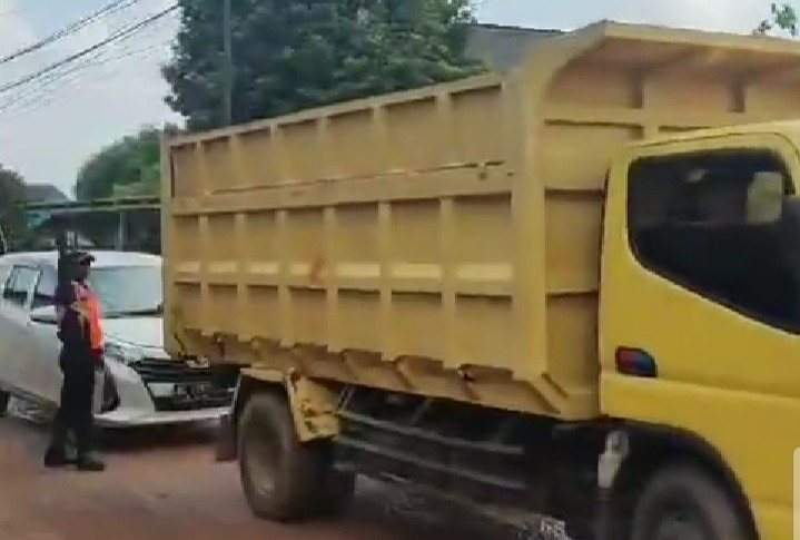 Banyak Truk Pengangkut Tanah Melintas di Tanjung Barangan, Pemerintah Langsung Respon Keluhan Warga