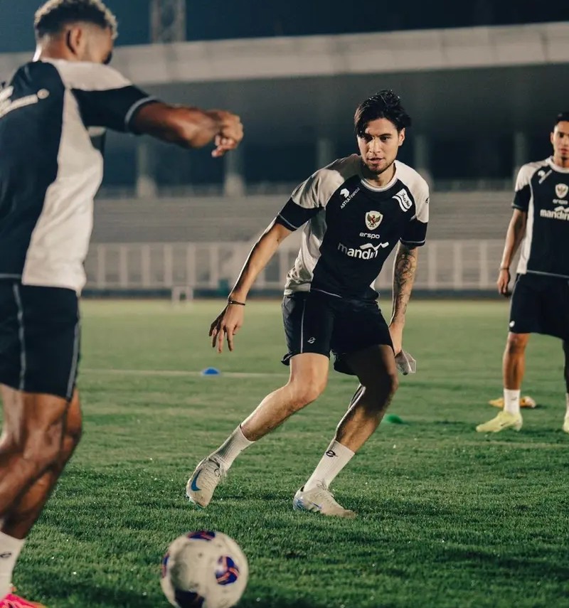 Latihan Perdana Bareng Timnas Indonesia, Sepatu Kevin Diks Jadi Sorotan, Harganya Bikin Melongo!