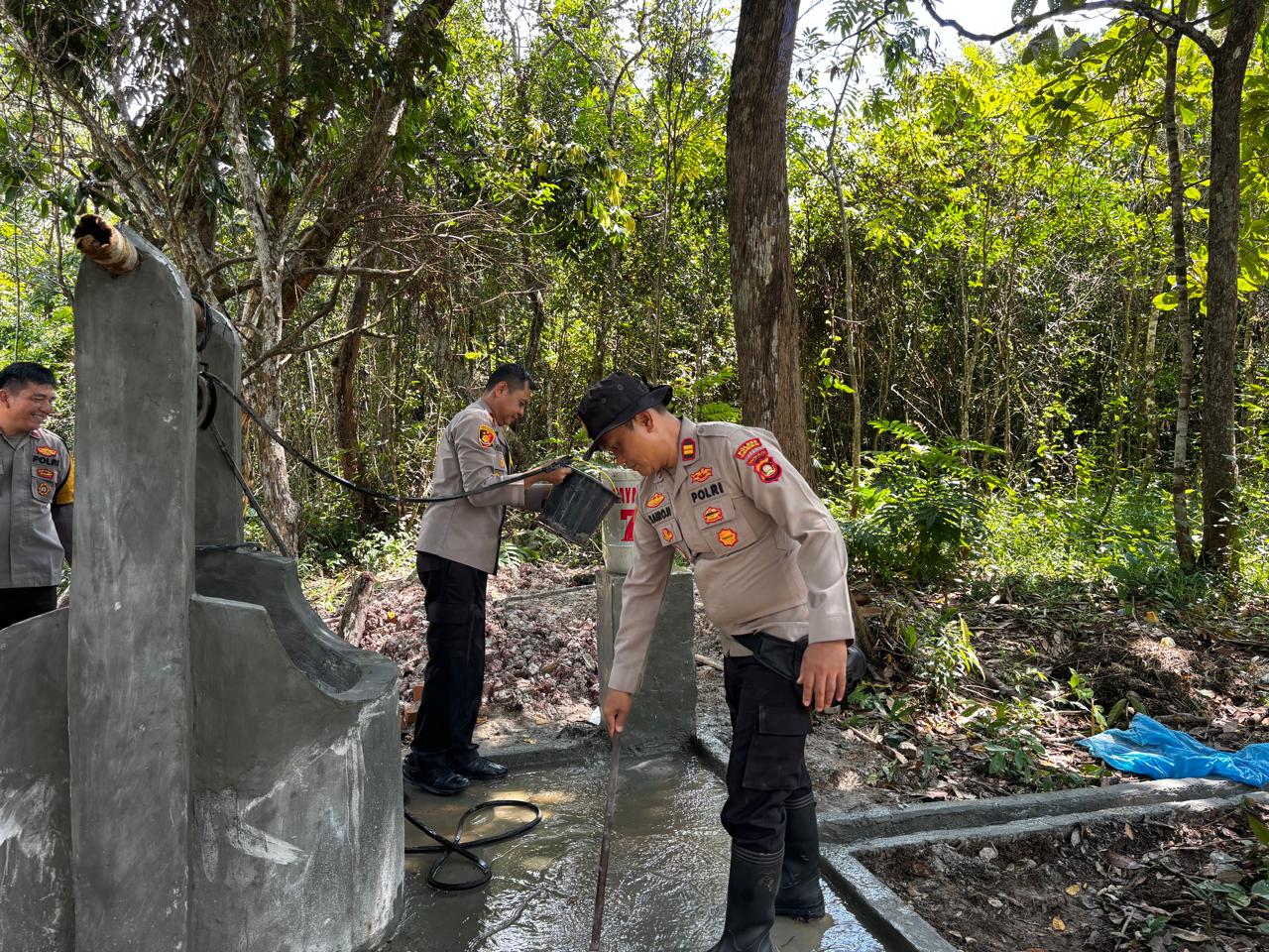 HUT Bhayangkara ke-78, Polres OKI Bangun Sumur di Desa Sungai Sodong 