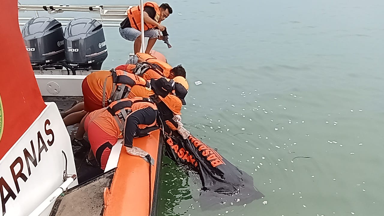 Tim SAR Gabungan Temukan ABK TB Dabo 605 yang Tenggelam Saat Mandi di Perairan Tanjung Tapa OKI