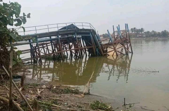 Menyedihkan, Rumah Pompa PDAM Tirta Betuah Ambruk hingga Nyaris Tenggelam ke Sungai