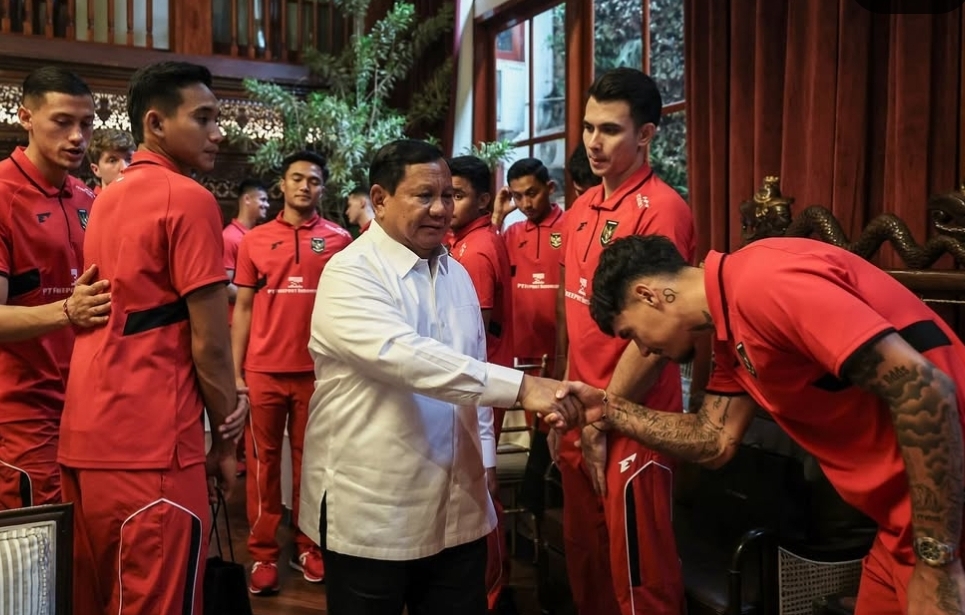 Punggawa Timnas Diundang Makan Siang, Nyanyi Bareng Dapat Hadiah Jam Eksklusif Rolex: Ini Pesan Heroik Prabowo