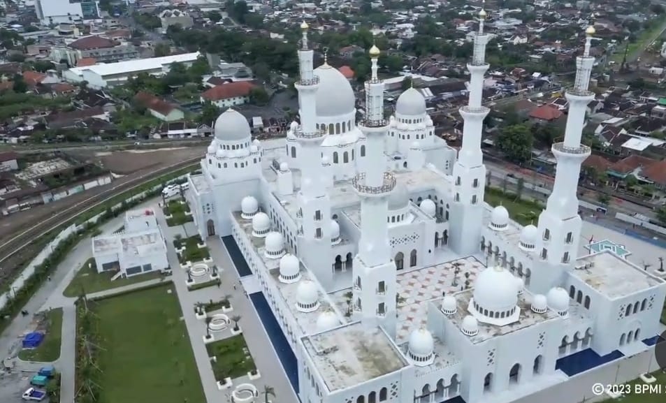 Masjid Raya Sheikh Zayed Resmi Dibuka untuk Umum, Wapres Berharap Bisa Merawat Harmoni Kerukunan