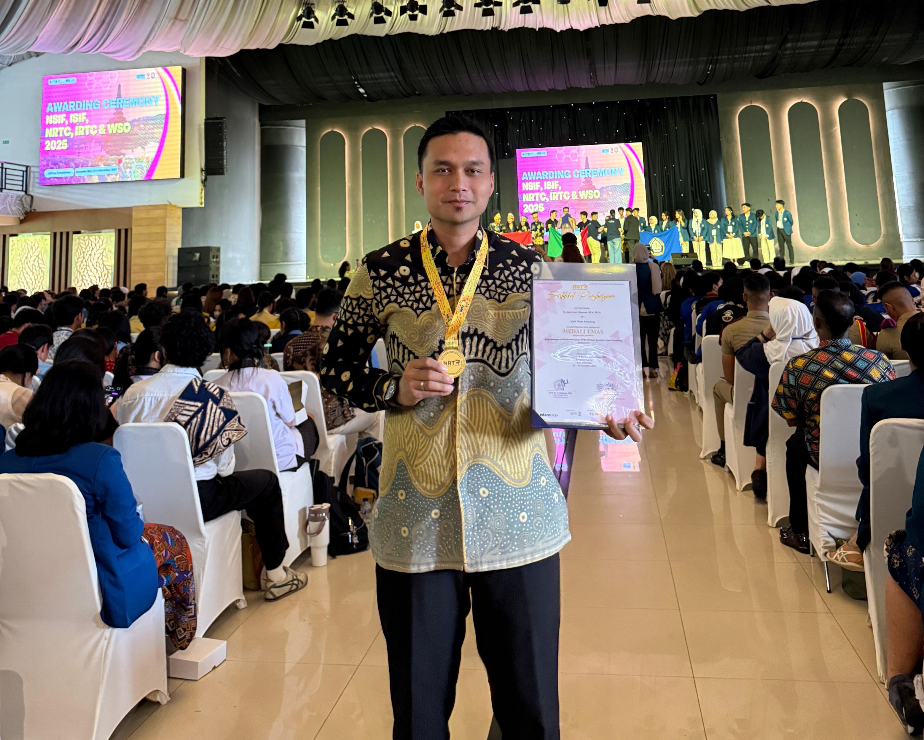 Guru MAN 3 Palembang Raih Medali Emas Kompetisi Riset Nasional Lewat Inovasi Berbasis Kearifan Lokal