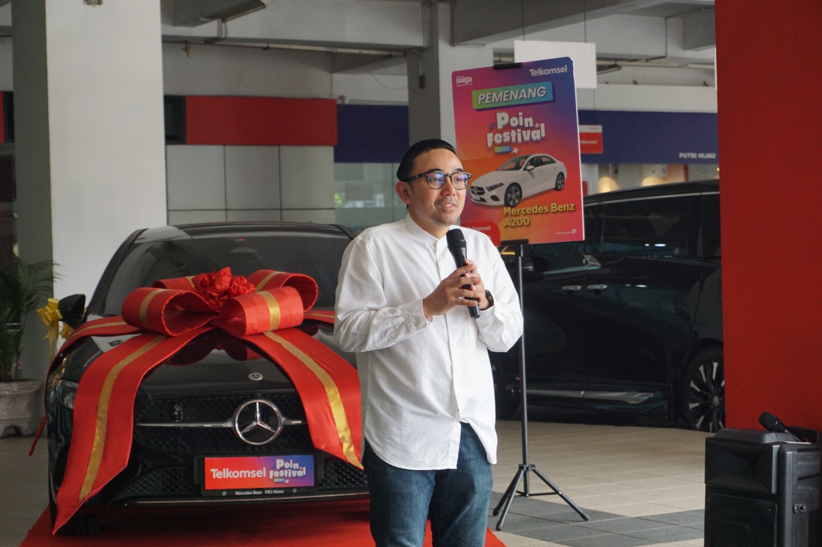 Pelanggan Asal Medan Bawa Pulang Mobil Mewah dari Telkomsel