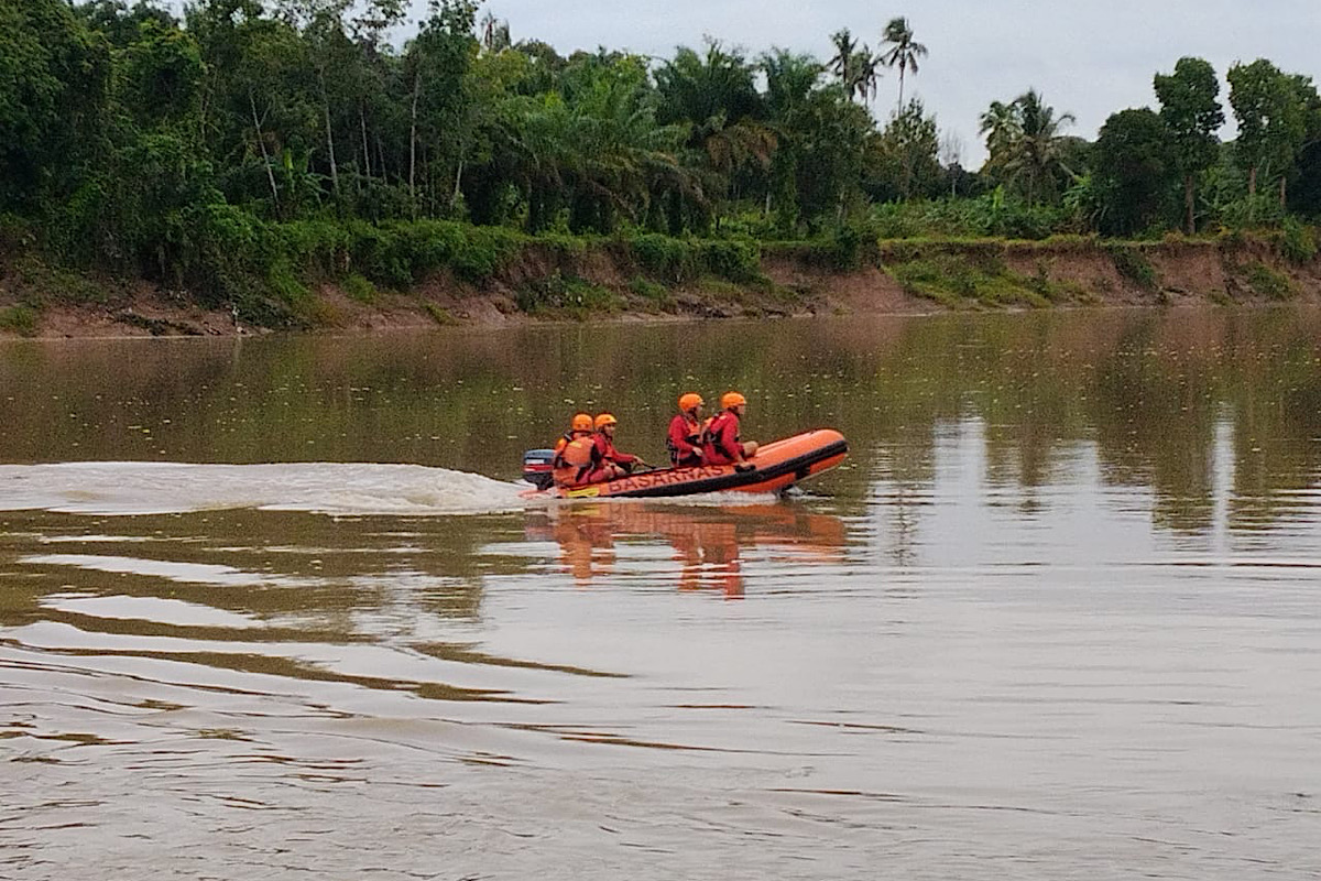 Dikejar Polisi, Reno Terjun ke Sungai dan Tenggelam 