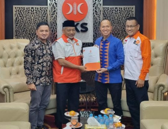 Optimis Menang, DPP PKS Serahkan SK Dukungan untuk Yudha Pratomo-Baharuddin Maju di Pilwako Palembang 2024