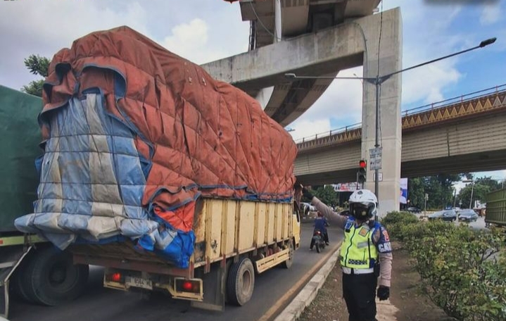 Puluhan Truk ODOL Terjaring Razia Satlantas Polrestabes Palembang 