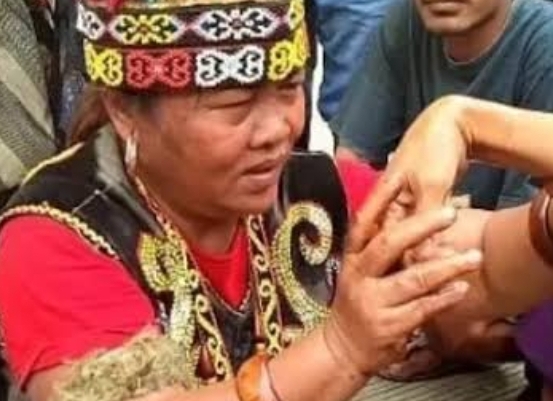 Viral Wanita Ampuh Ida Dayak Obati Pasien, Mengingatkan Bocah Ajaib Ponari dengan Batu Petir, Apa Bedanya