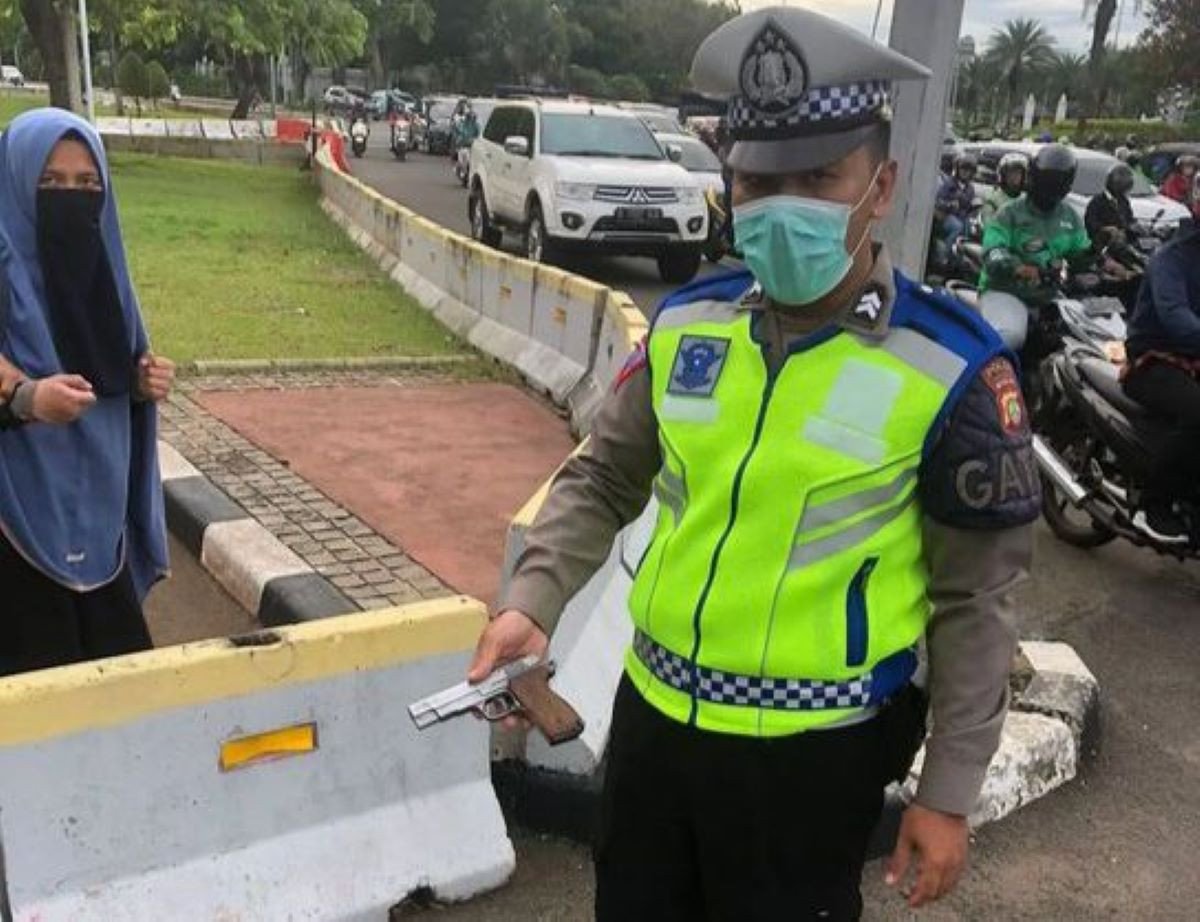 Ini Profil Wanita Bercadar Membawa Senjata di Depan Istana Negara, BNPT Bergerak