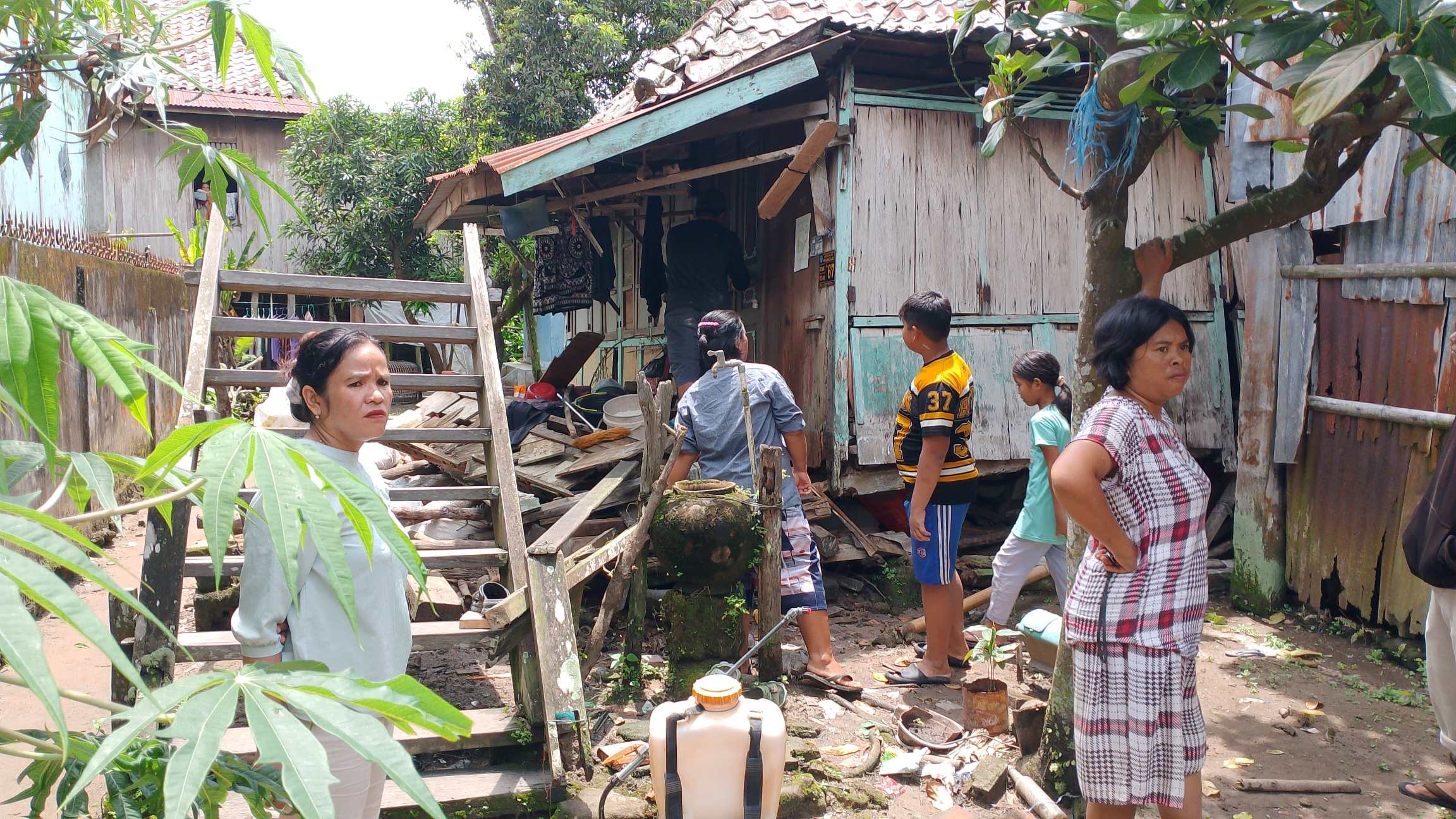 Rumah Janda 3 Anak di Jagolano Ogan Ilir Roboh Diterjang Angin Kencang, Korban Tak Punya Tempat Tinggal Lain