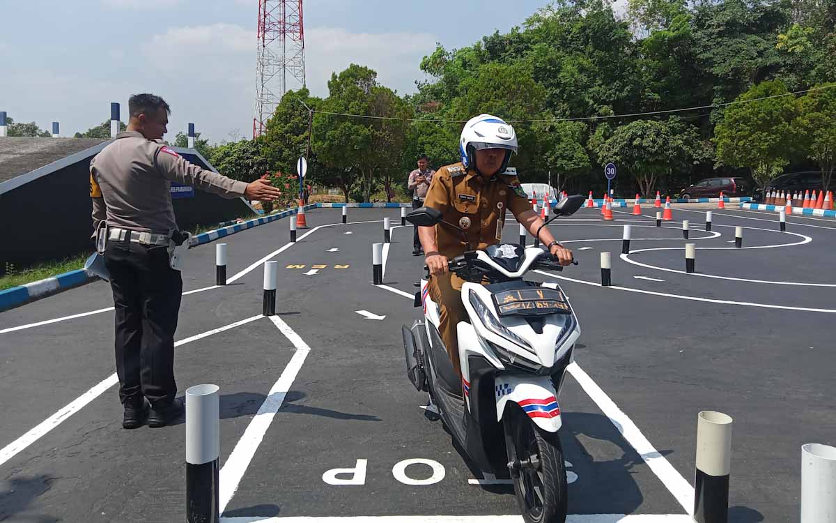 Jelang Habis Masa Jabatan, Wali Kota Ridho Yahya Langsung Buat SIM Motor-Mobil