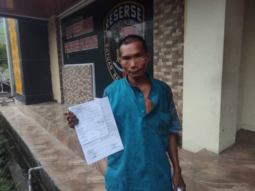 Dituduh Pecahkan Kaca Etalase RM, Pedagang Kaligrafi Keliling di Palembang Dikeroyok Satu Keluarga