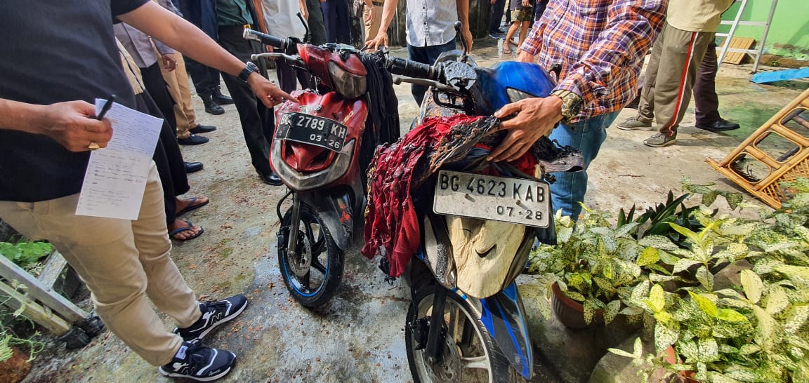 Pulang dari Pasar, Yulius Temukan Rumahnya Terbakar, 2 Sepeda Motor Ikut Hangus 