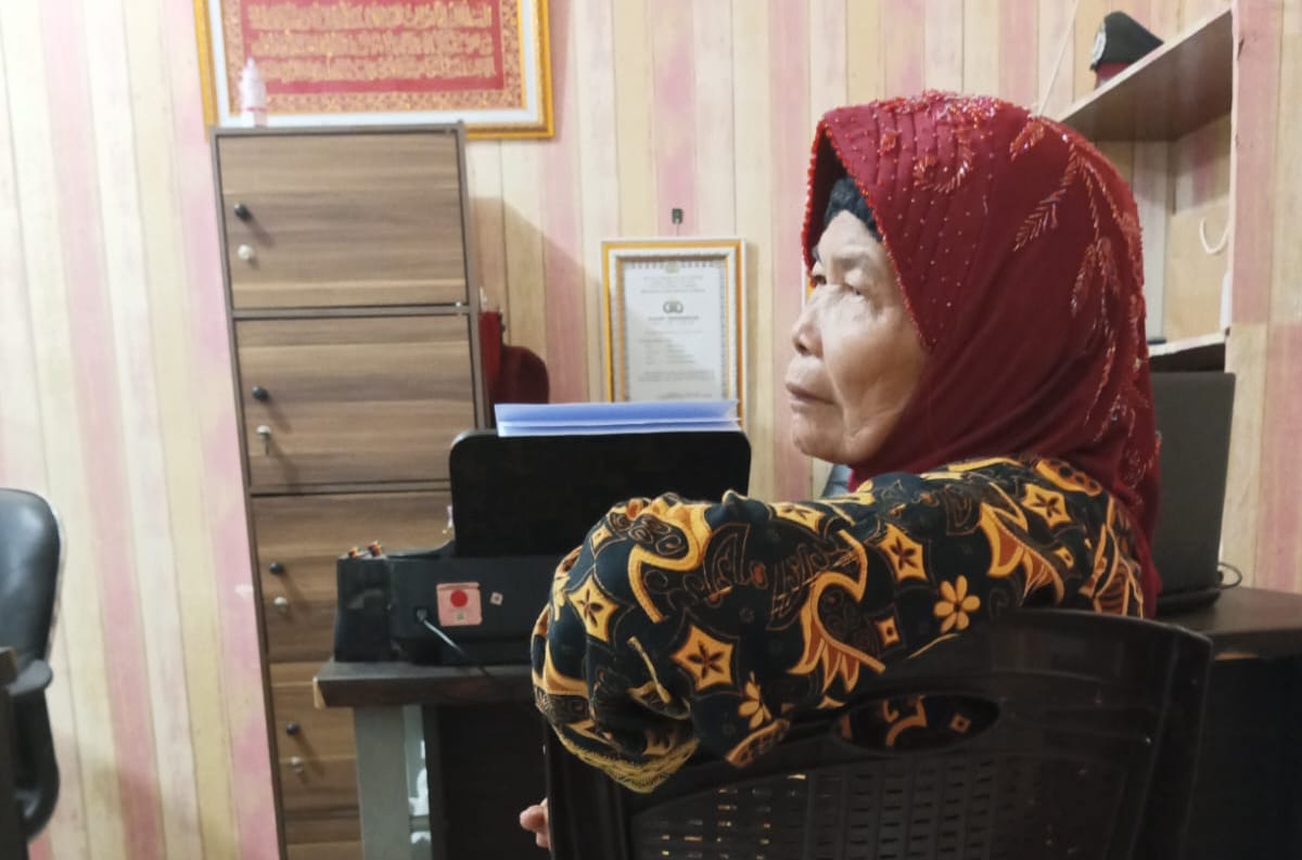 Dituduh Mencuri Cokelat di Indomaret, Nenek Ngatiyem Laporkan 2 Oknum Karyawan ke Polisi 