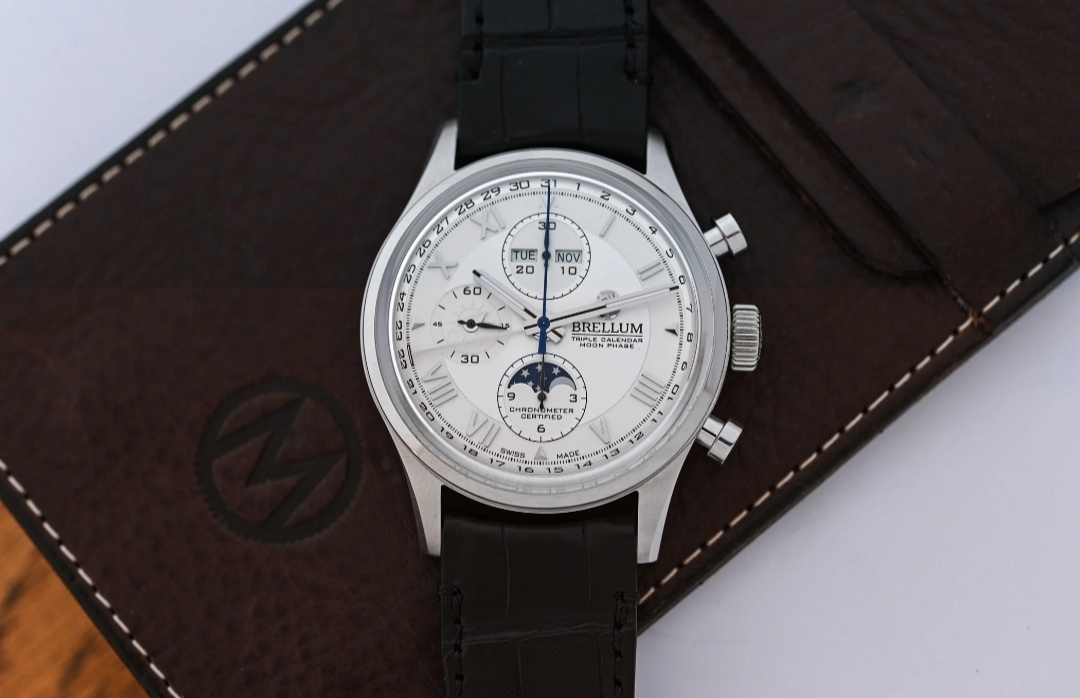 Jam Tangan Duobox Triple Calendar Moonphase LE Chronometer dari Brellum, Tonjolkan Desain Retro 