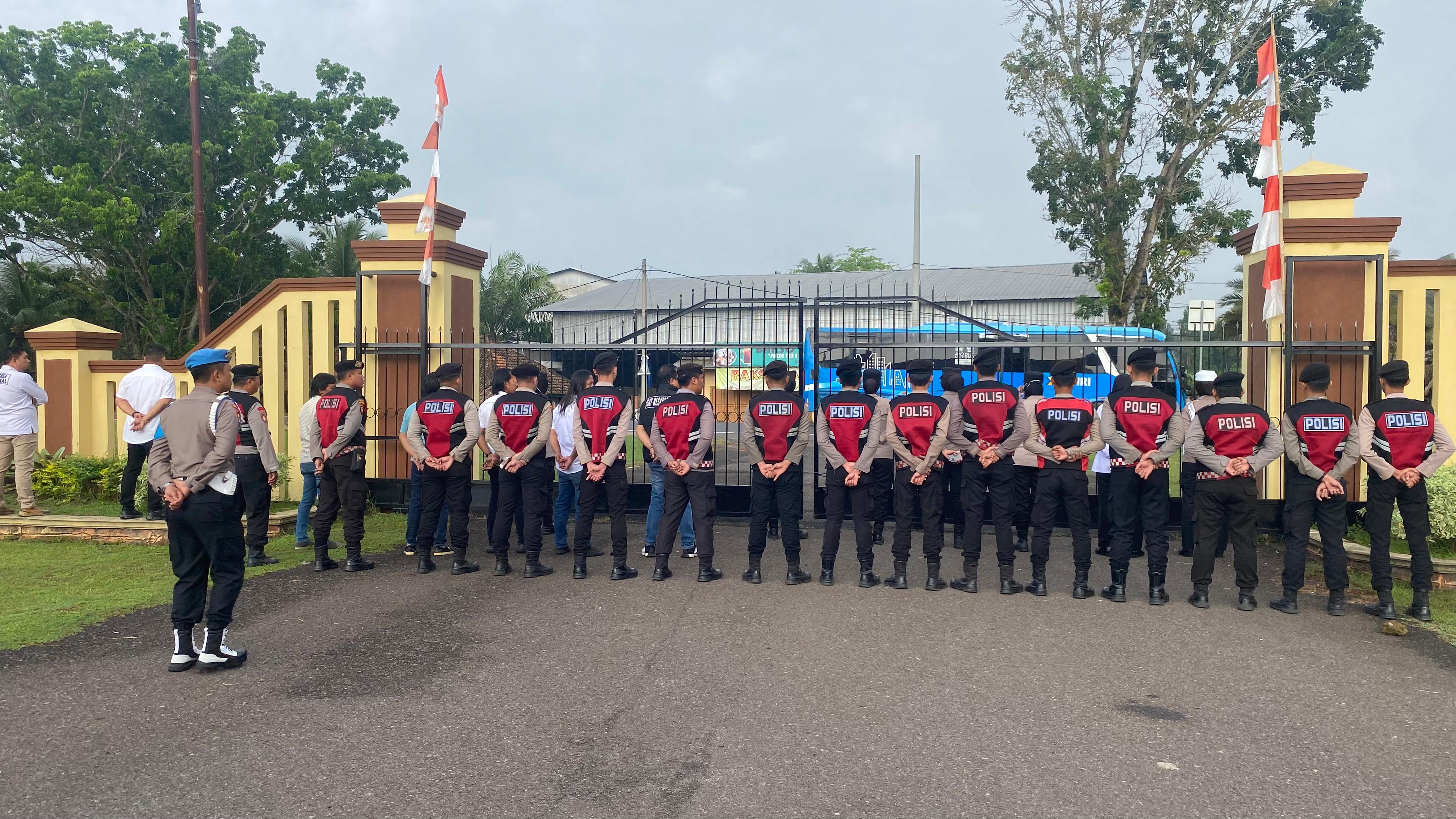 Tingkatkan Kesiapsiagaan Personel, Polres OKI Gelar Simulasi Sispam Mako