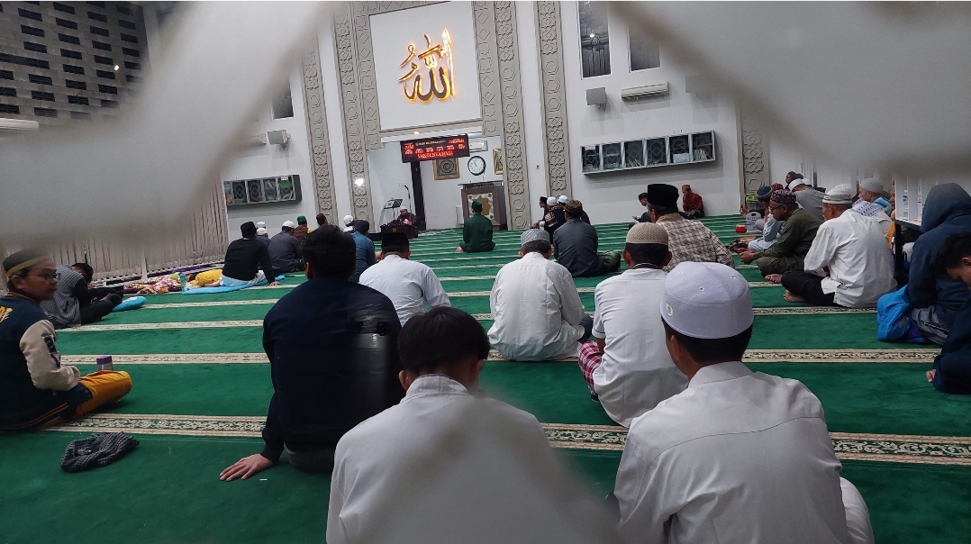 Memburu Malam Lailatul Qadr di Masjid Raya Citra Grand City Palembang