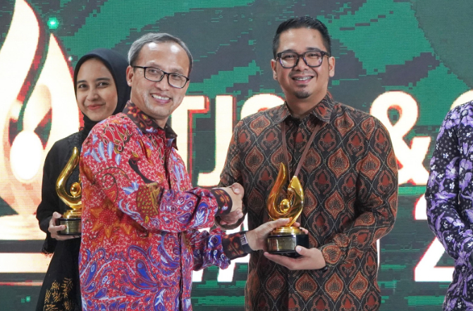 Buah Komitmen Penuh, Semen Baturaja Raih 2 Penghargaan TJSL & CSR Award 2024