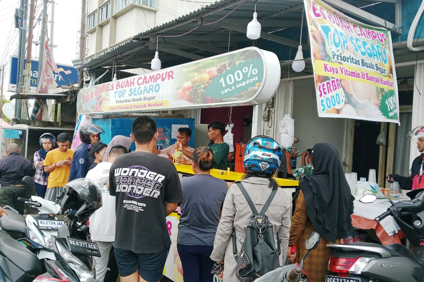 Es Buah Campur Top Segaro Palembang, Minuman Segar yang Lagi Viral Dikalangan Milenial