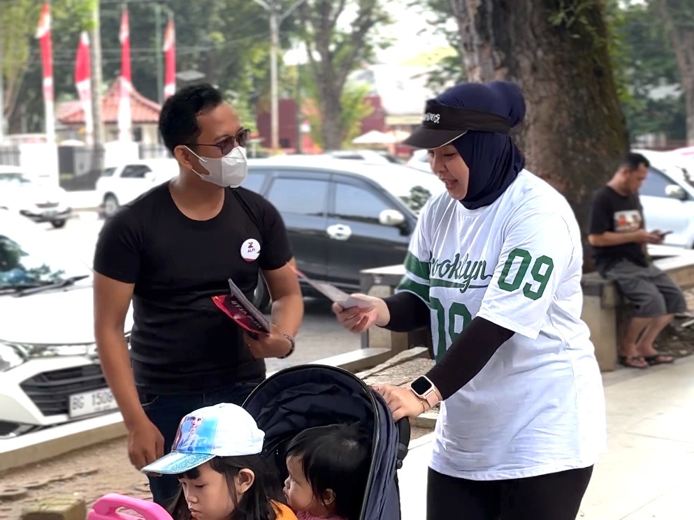 The Zuri Hotel Palembang Gelar Aksi Pembagian Brosur Promo Tahun Baru di Area Kota Palembang