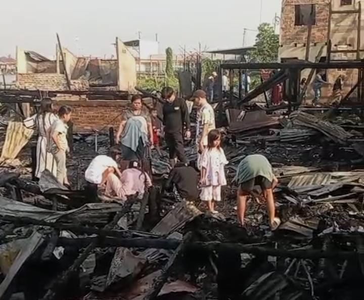 Kebakaran Hebat di 1 Ulu Palembang: 14 Rumah Hangus, 86 Jiwa Terdampak