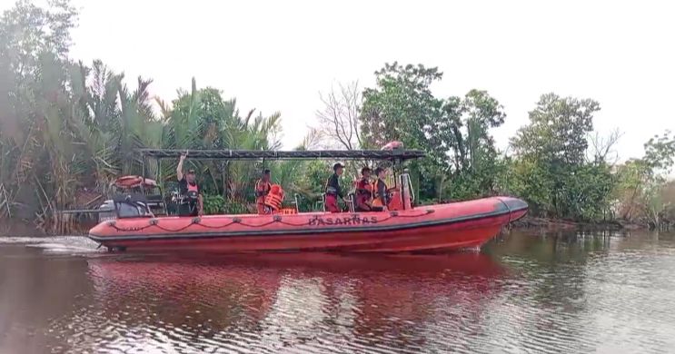 Perahu Getek Terbalik di Jalur 27 Banyuasin, Satu Meninggal, Satu Masih Hilang dalam Pencarian Basarnas