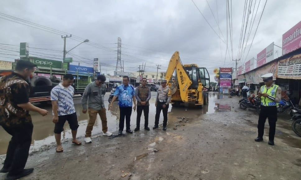Langganan Terendam Air, Dinas PUPR Ogan Ilir Lakukan Pembuatan Drainase di Jalan Nusantara