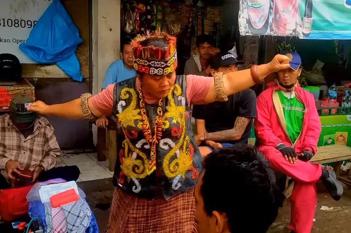 Sekejab Tulang Patah Sembuh. Ibu Ida Dayak Memulai Pengobatan dengan Basmalah dan Kalimat Tauhid