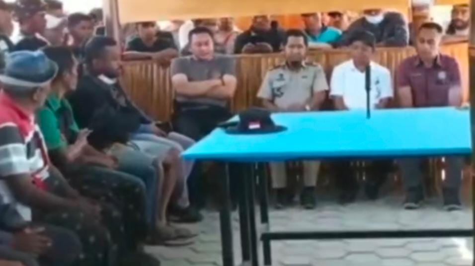 GEGER, Kapolres Nagekeo Tancap Sangkur Saat Berdialog Dengan Warga, Netizen Geram: Coba Tugas ke Papua