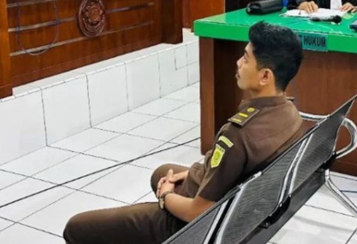 Terbukti Bersalah Mencemarkan Nama Baik, Jaksa Jovi Andrea Bachtiar Dihukum 6 Bulan Percobaan