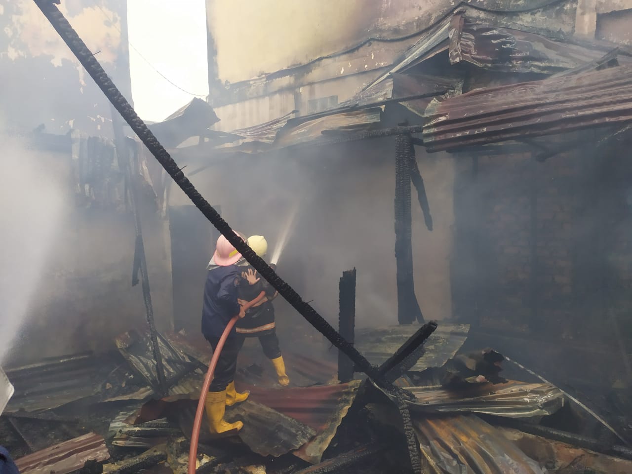Api Lalap Rumah di Tangga Takat Palembang, Diduga Korsleting Listrik Penyebabnya 