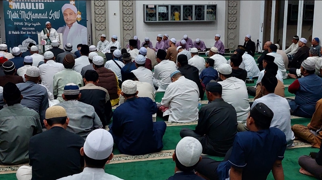 SEMARAK, Jemaah Masjid Citra Grand City Peringati Maulid Nabi Muhammad SAW Bersama Habib Alwi Bin Isa Assegaf