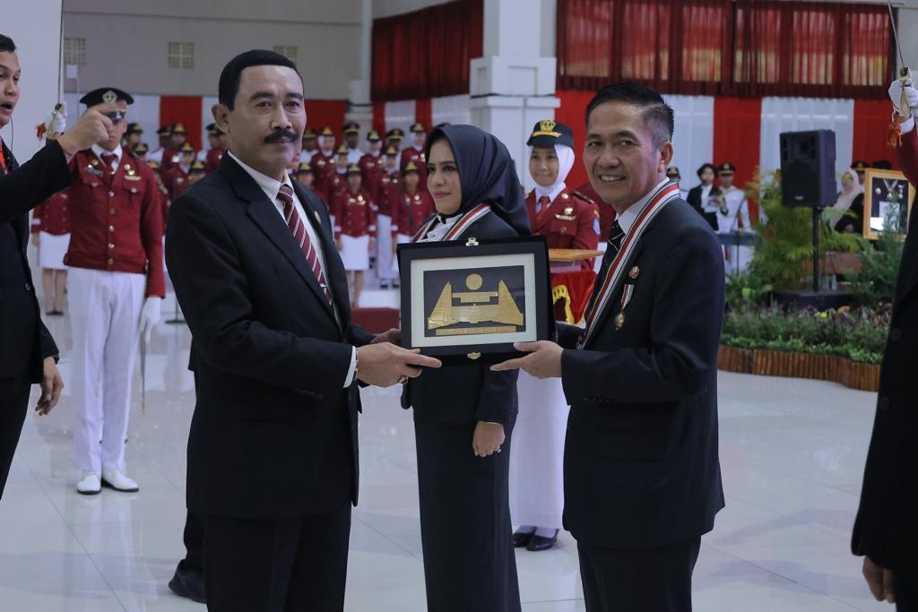 Berkat Kontribusi Dukung Pendidikan di IPDN, Pj Wako Palembang Terima Penganugrahan Tanda Kehormatan