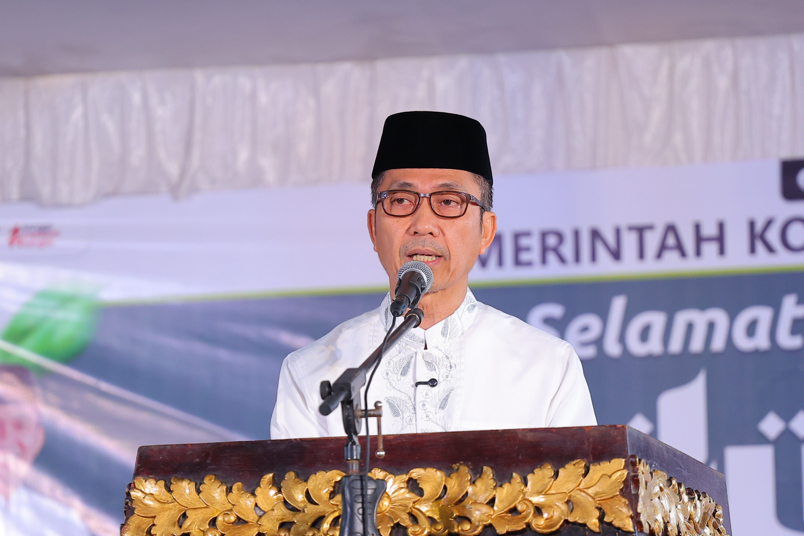 Ratu Dewa-Prima Salam Sholat Idul Adha Bersama Ribuan Jemaah di Masjid Agung, Ajak Warga Maknai Pengorbanan