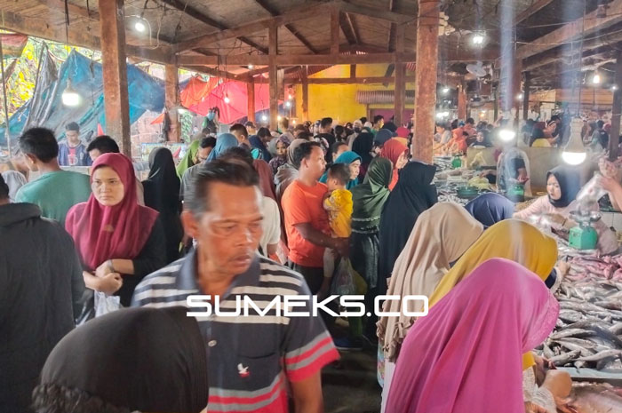 Sehari Jelang Puasa, Pasar Tradisional di Palembang Diserbu 