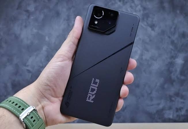 Ponsel Gaming Asus ROG Phone 8 Pro Ditenagai Chipset Snapdragon 8 Gen 3 dan Layar Berteknologi LTPO AMOLED