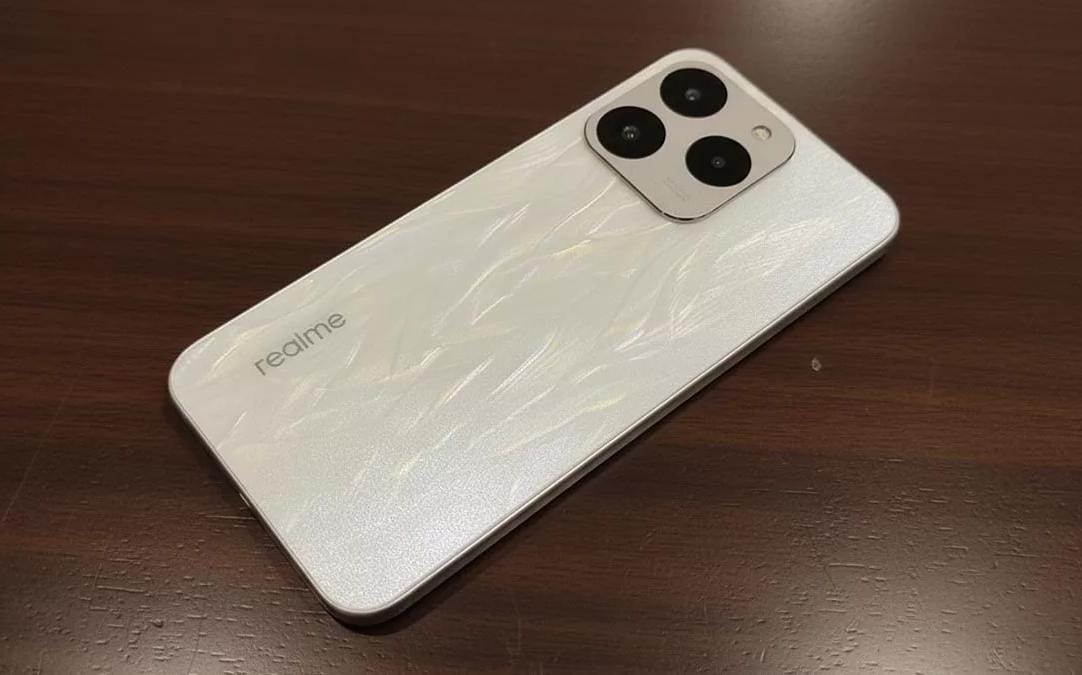 Realme 15T 5G Ditenagai Chipset Dimensity 6400 Max dengan Teknologi Dynamic RAM Expansion 