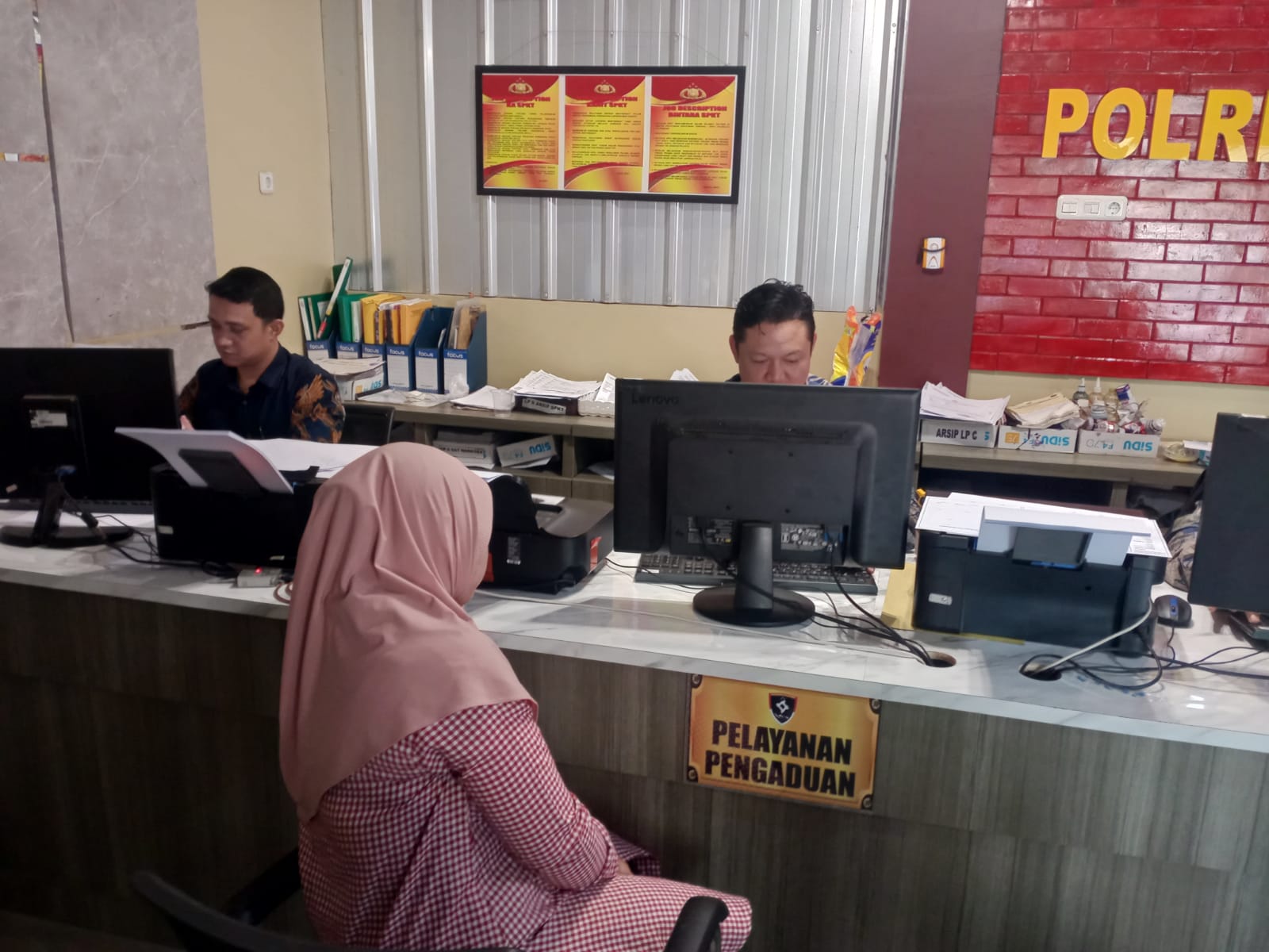 Berawal Saling Pandang Diduga Dendam Lama, IRT Bertetangga di Palembang Saling Lapor Korban Pengeroyokan