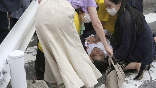 Ditembak Brutal, Mantan PM Jepang Shinzo Abe Meninggal Dua