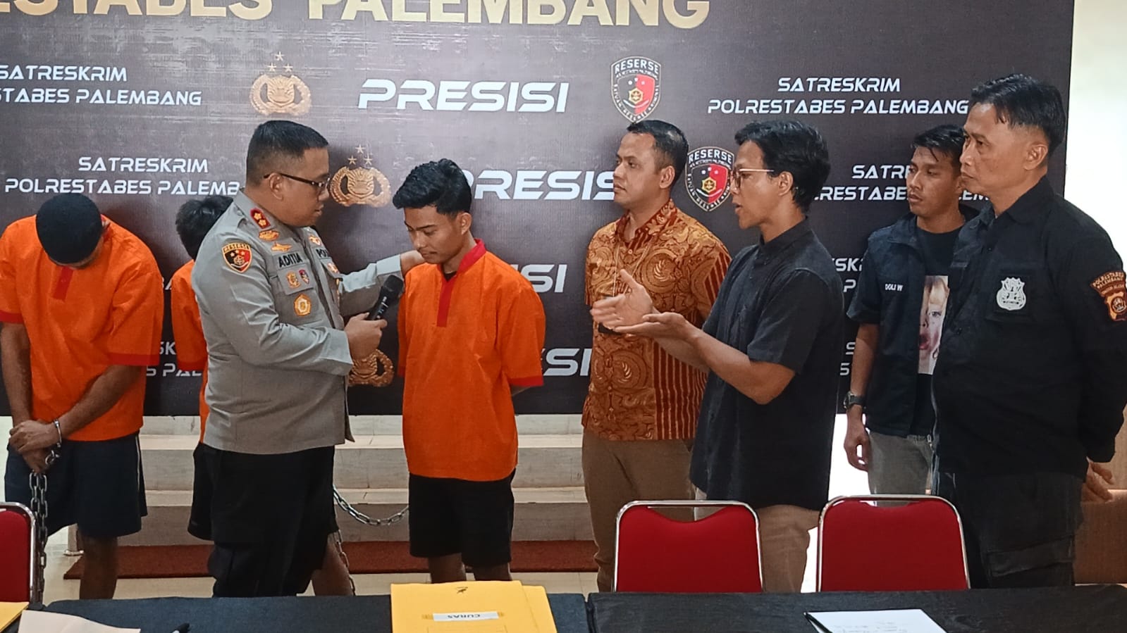 Komplotan Spesialis Curi Baterai Tower Dibekuk, Beraksi 15 TKP Pakai Senpi Hasil Gerebekan