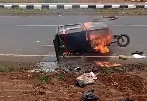 Pedagang Siomay Ditabrak Motor yang Dikemudikan Pelajar, Gerobak Terbakar hingga Operasi Tulang yang Patah