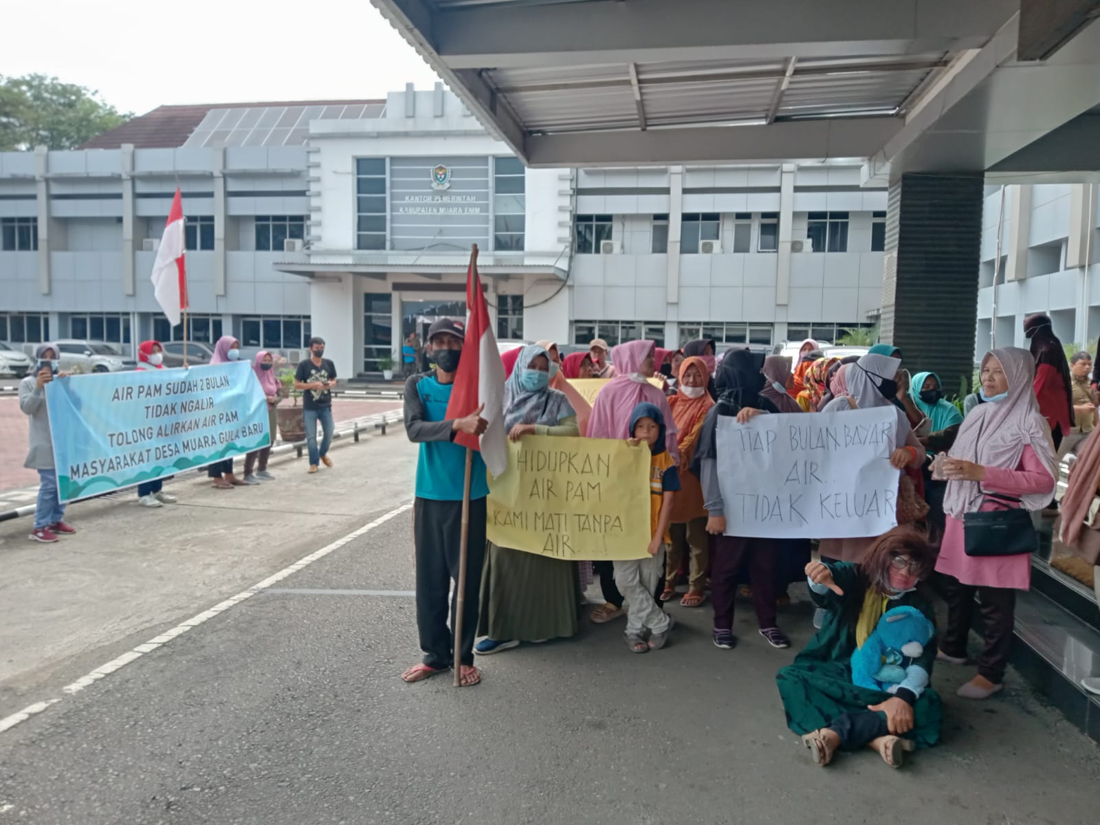 Air Bersih Tidak Mengalir, Emak-Emak Demo