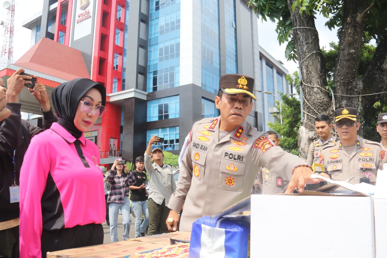 Polda Sumsel Kirim Bantuan untuk Korban Banjir Sumut, 5 Truk Logistik Diberangkatkan ke Tapanuli Selatan