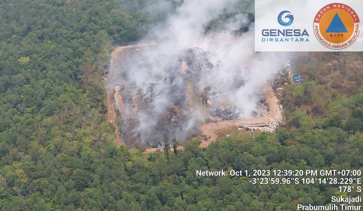 TPA Sungai Medang Prabumulih Terbakar, 15 Kali Water Boombing Diturunkan Asap Tak Kunjung Hilang