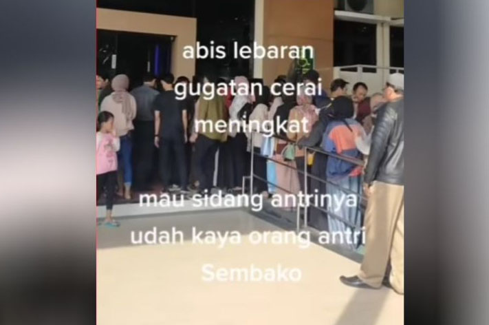 HEBOH! Antrean Panjang Masyarakat Gugat Cerai di PA Cibinong Pasca Lebaran, Netizen: Baju Baru, Pasangan Baru