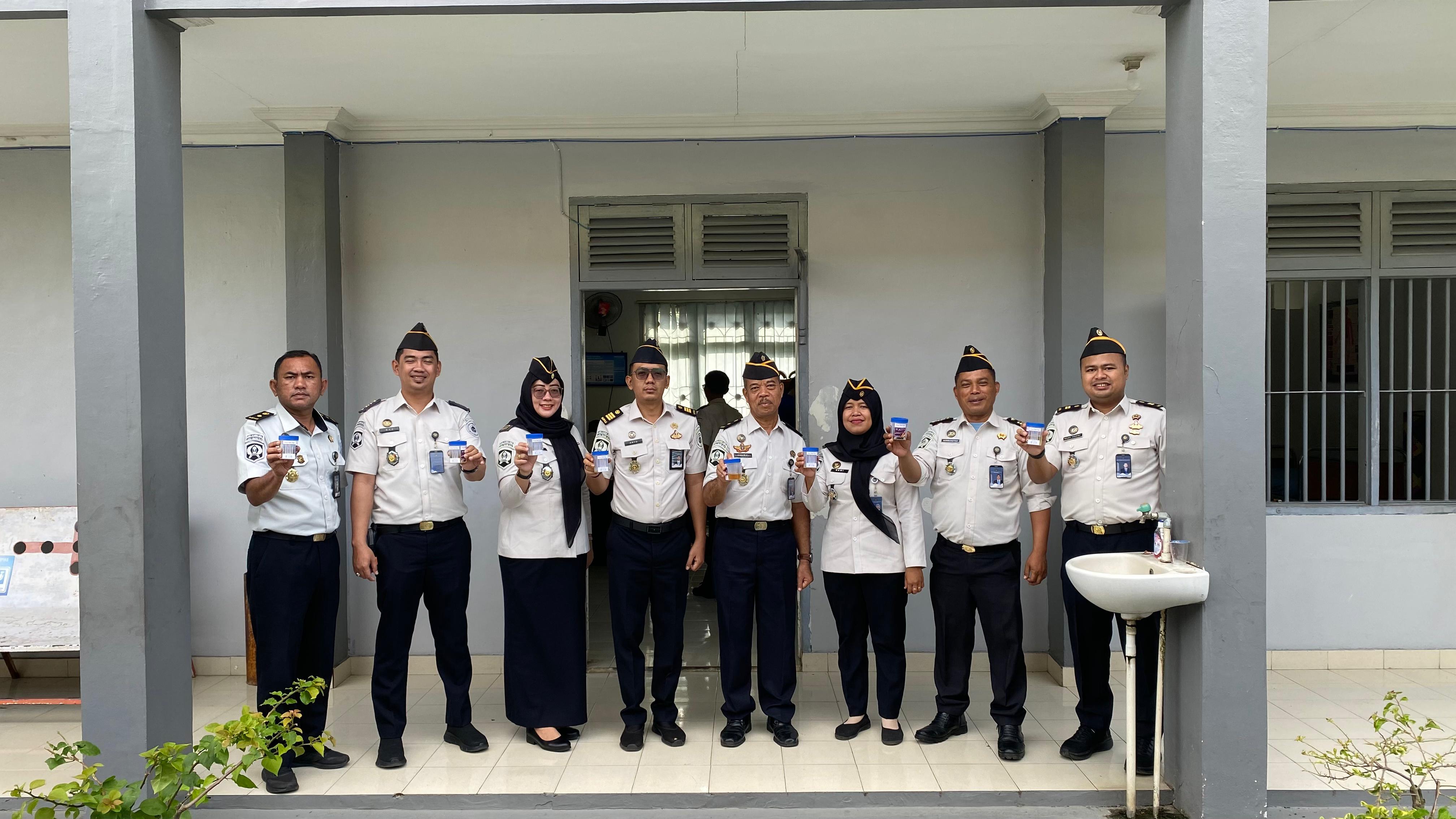 Pegawai Lapas Tanjung Raja Ogan Ilir Jalani Tes Urine, Wujudkan Komitmen Bersih Narkoba