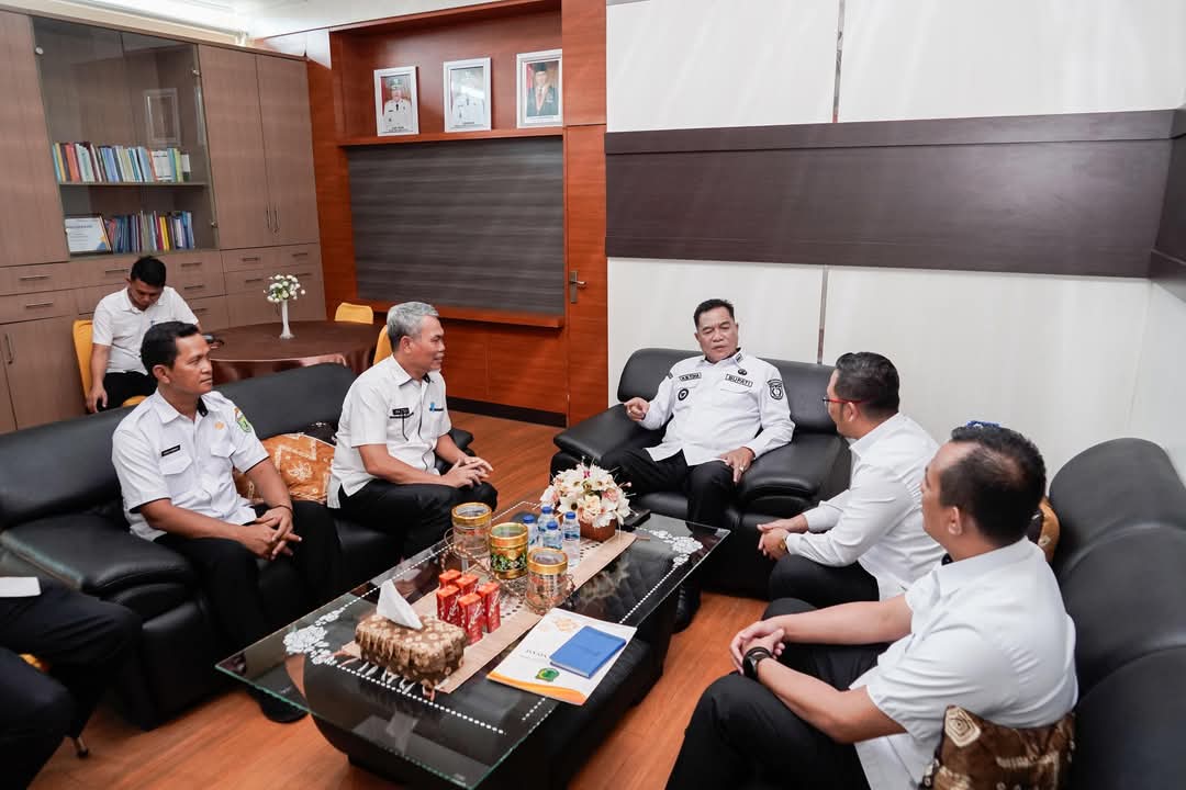 Bupati Toha Keliling Kantor Sekretariat Pemkab Muba